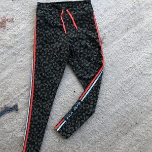 Sarah’s Day x White Fox Camo Leggings L NWT